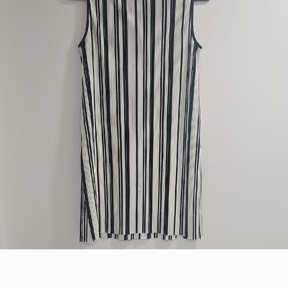 Striped Black and White Sleeveless Tunic